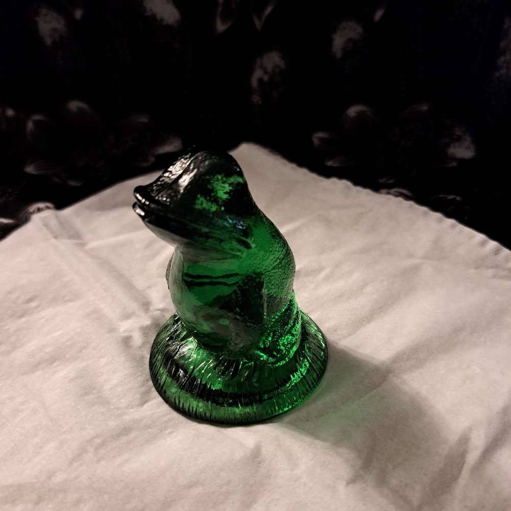 Vintage Beautiful thick glass frog